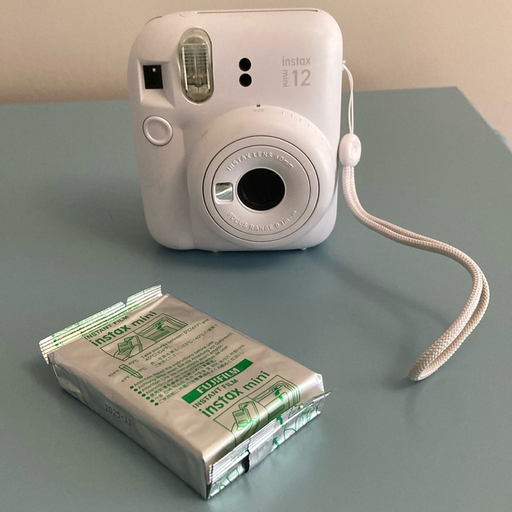 Instax mini 12 white